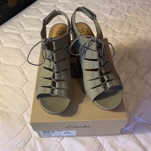 Clarks Cushion Lace-Up Heels 9.5M Sage Nubuck Leather